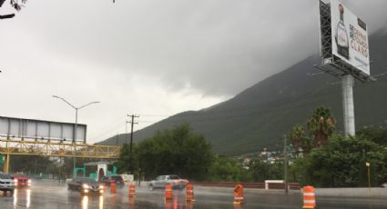 Toma tus precauciones: Advierten noche de chubascos para Nuevo León