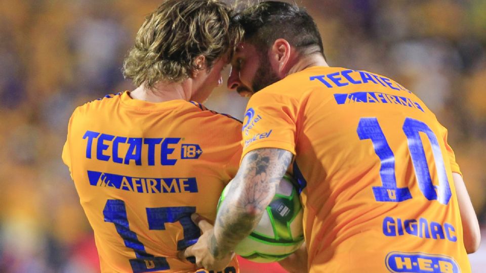 Sebastián Córdova y André-píerre Gignac celebrando un gol durante el Clausura 2023.