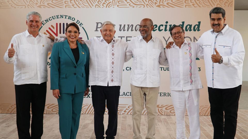 De la izquierda, al presidente de Cuba, Miguel Díaz-Canel; a la presidenta hondureña, Xiomara Castro; al mandatario mexicano, Andrés Manuel López Obrador; al primer ministro haitiano, Ariel Henry; al presidente de Colombia, Gustavo Petro, y al presidente de Venezuela, Nicolás Maduro,