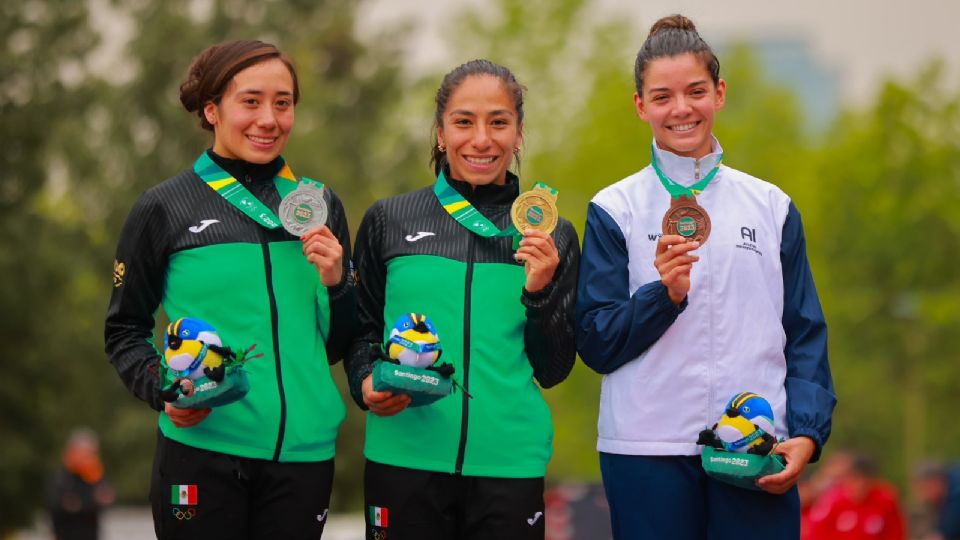 Las hermanas Oliver durante la premiación.