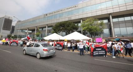 Trabajadores del Poder Judicial toman avenida Constitución en Monterrey