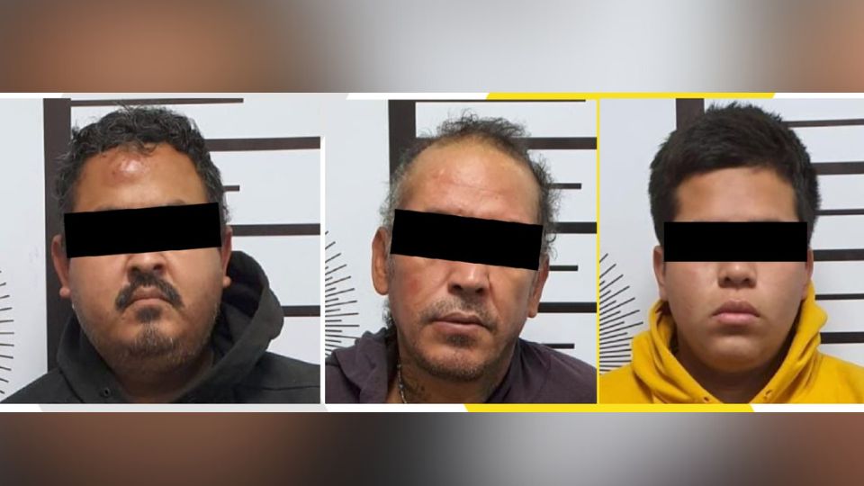 Los hombres detenidos en Santiago, Nuevo León.