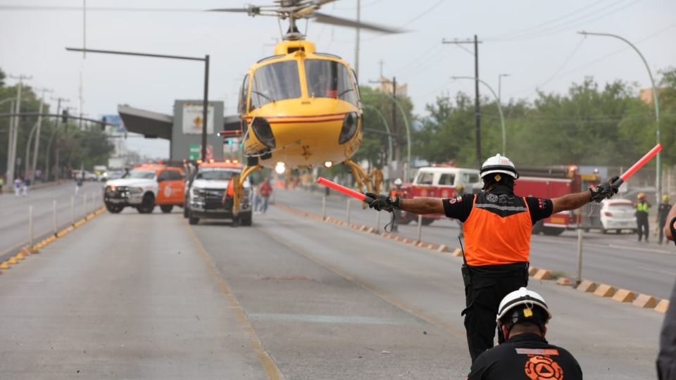 Helicóptero aterrizando con un corazón en Monterrey.