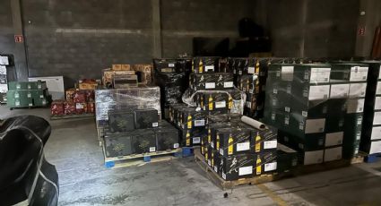 Decomisan más de 800 pacas de ropa, cigarros y botellas de whisky en Apodaca