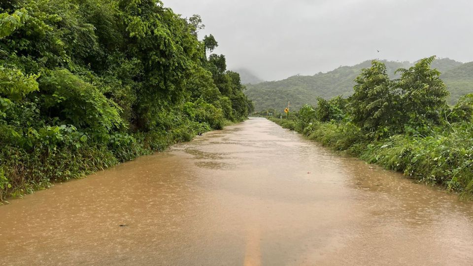 Carreteras dañadas a causa de 'Otis'