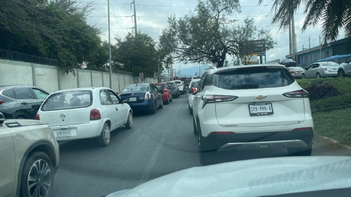 Tren se queda detenido más de una hora en avenida Barragán