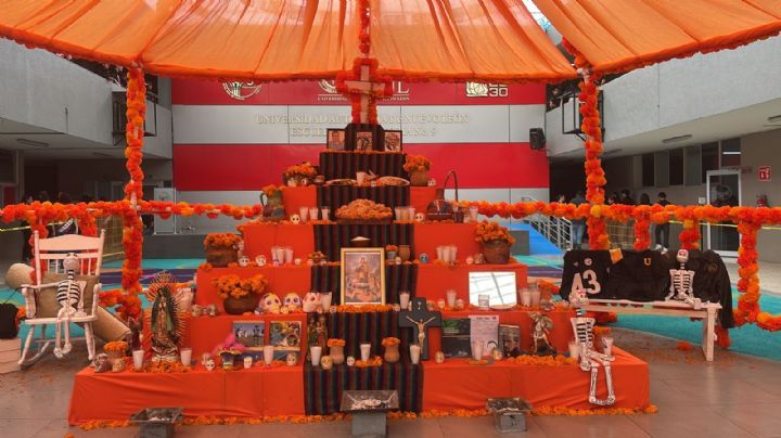 Realizan Altar de Muertos a 3 maestros de la Prepa 9