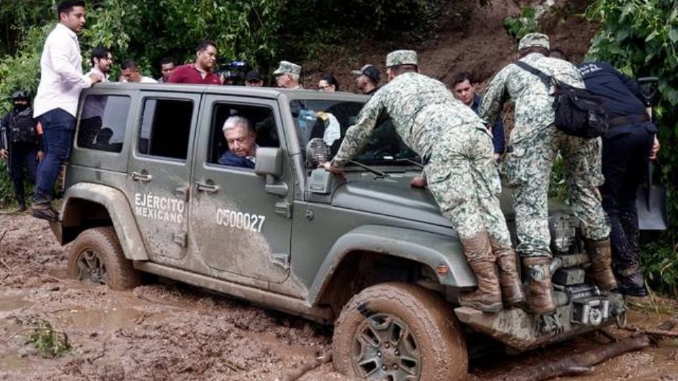 Presidente López Obrador se queda atascado rumbo a Acapulco