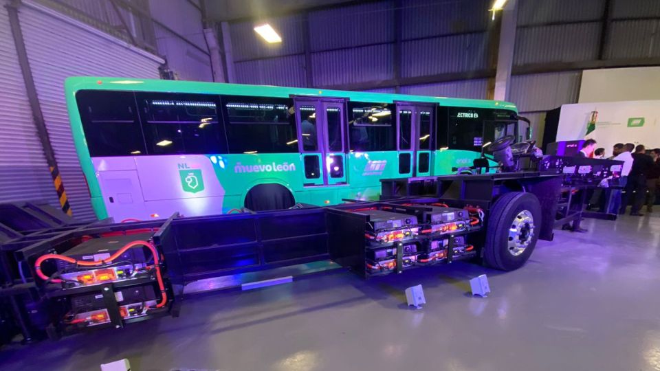 Fabrican camiones eléctricos de transmetro para Nuevo León