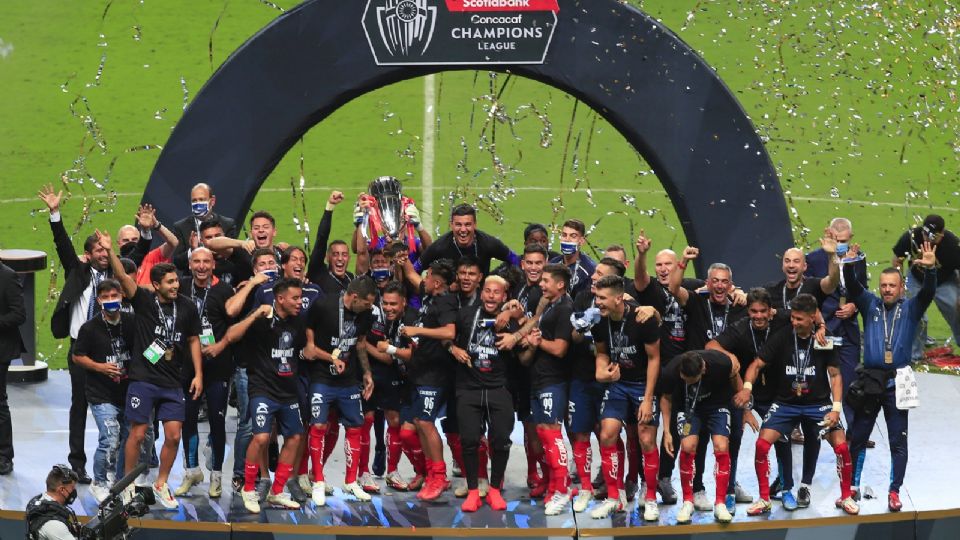 Rayados celebrando el titulo de la Concacaf 2021