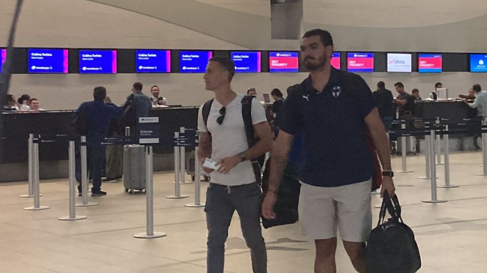 Sergio Canales (camiseta blanca) viaja a Los Ángeles, California