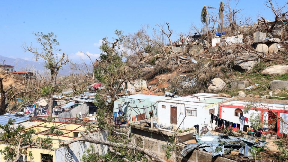 Casas destruidas en una zona afectada por el paso del huracán Otis | EFE/David Guzmán
