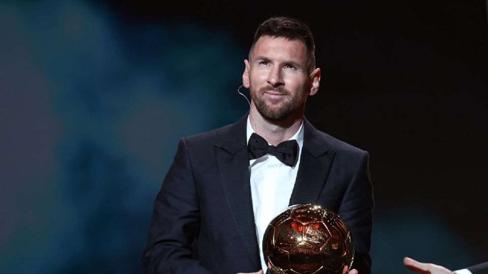 Lionel Messi con su octavo balón de oro.