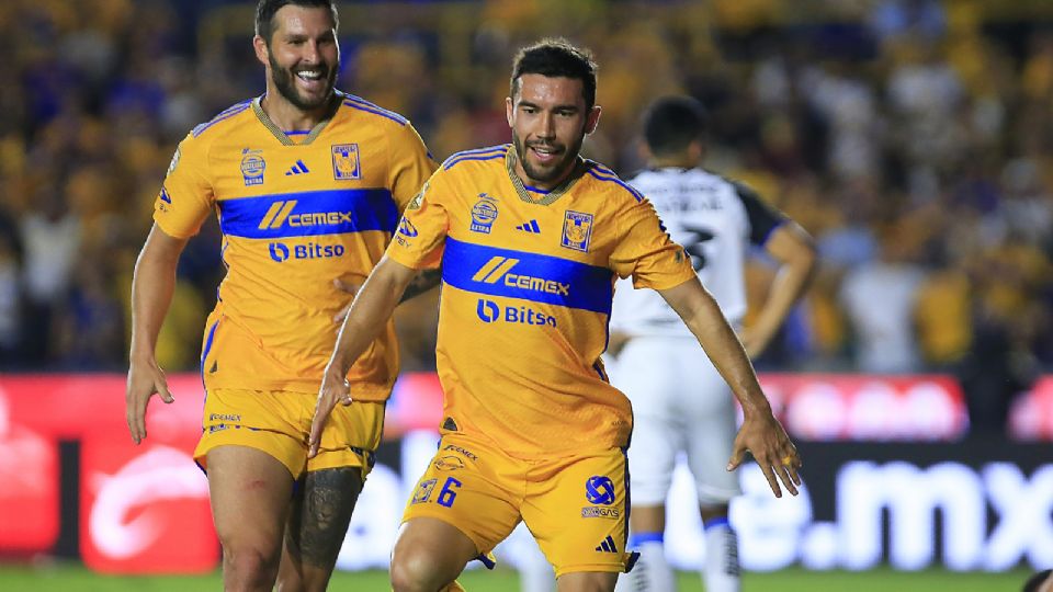 Juan Pablo Vigón festejando uno de sus goles con Tigres.