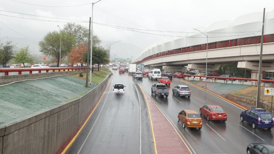 Ambiente frío y lluvioso en Monterrey