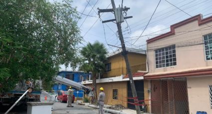 Denuncian demora de CFE en atender poste de luz a punto de caer en Guadalupe