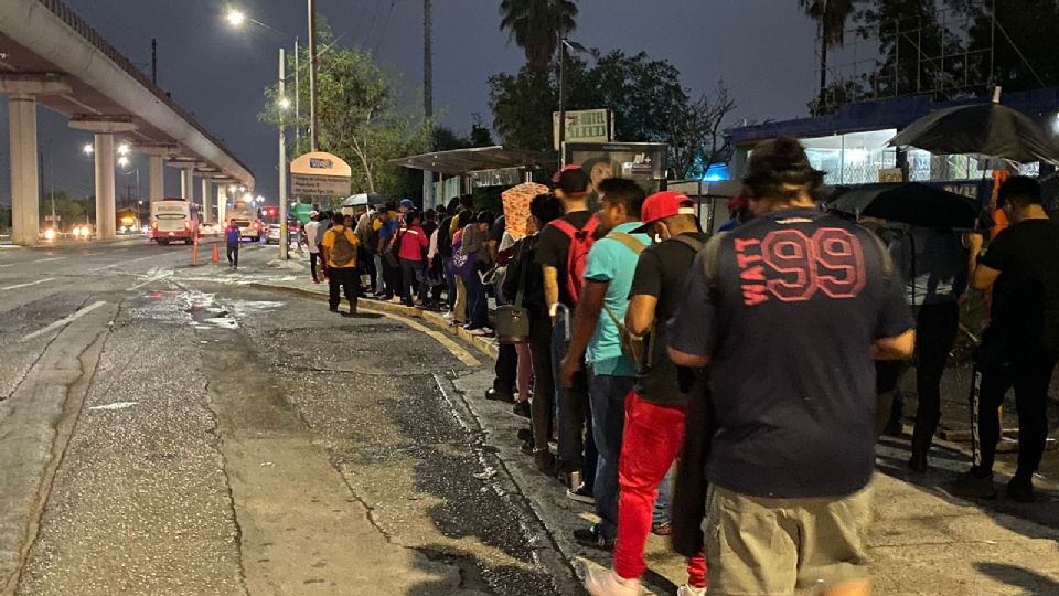 Largas filas en San Nicolás.