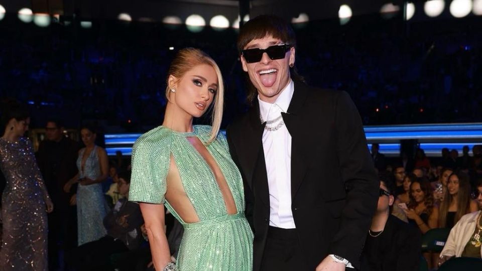 Paris Hilton y Peso Pluma en los Premios Billboard 2023