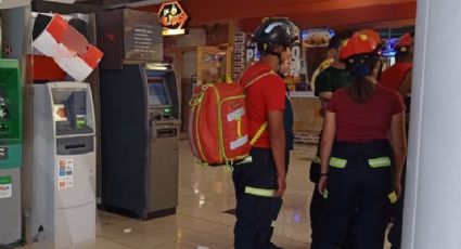 Cae niño de segundo piso en centro comercial Plaza Cumbres en Monterrey