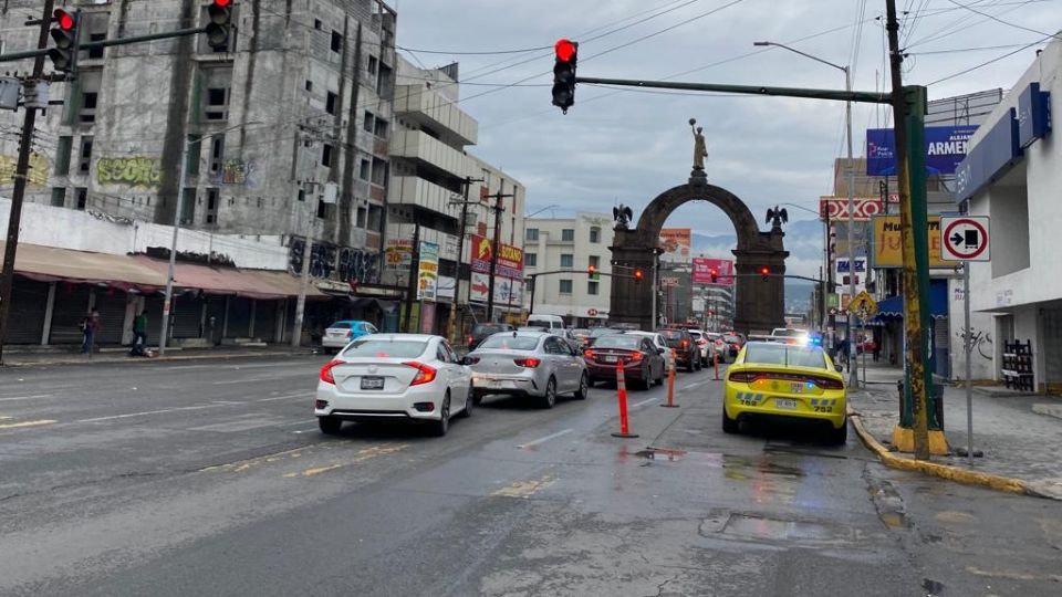 Automovilistas con dirección al Arco de la Independencia