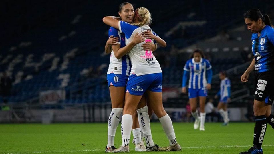 Myra Delgadillo, celebrando su gol ante Querétaro.