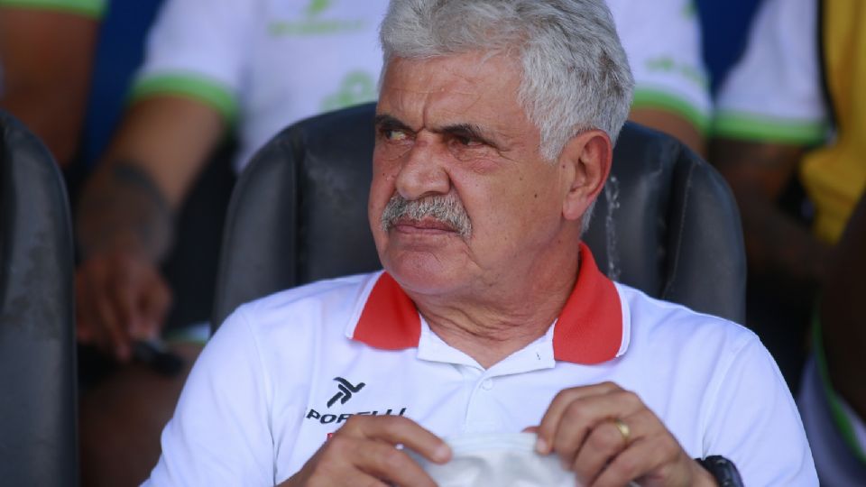 Ricardo Ferretti criticó al América por aceptar las condiciones impuestas por Tigres por el préstamo de Igor  Lichnovsky.