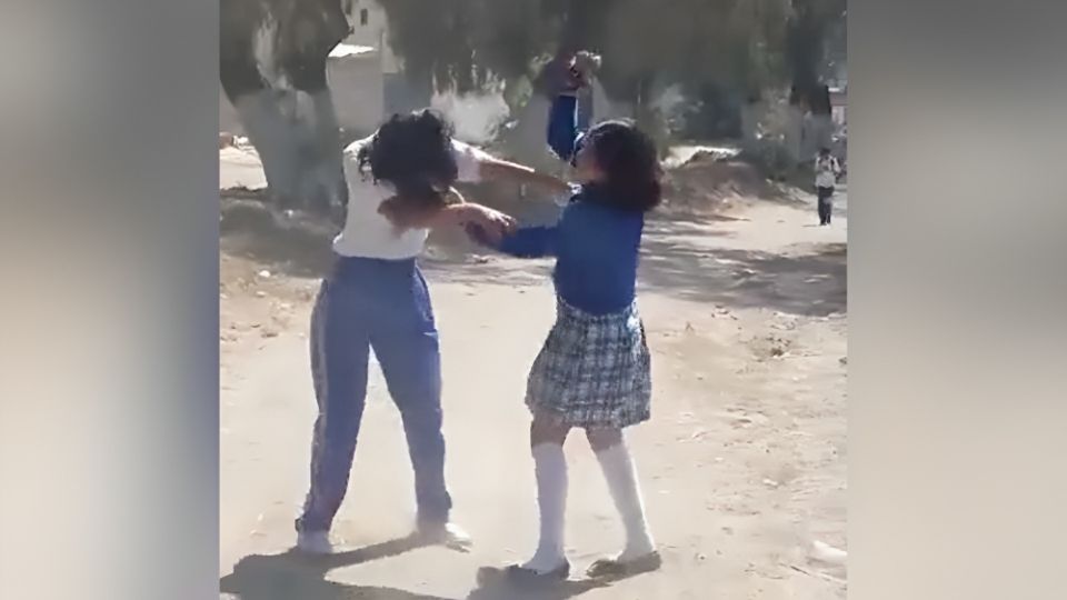 El pasado mes de febrero Norma y Azahara Aylin se pelearon afuera de una secundaria ubicada en Edomex