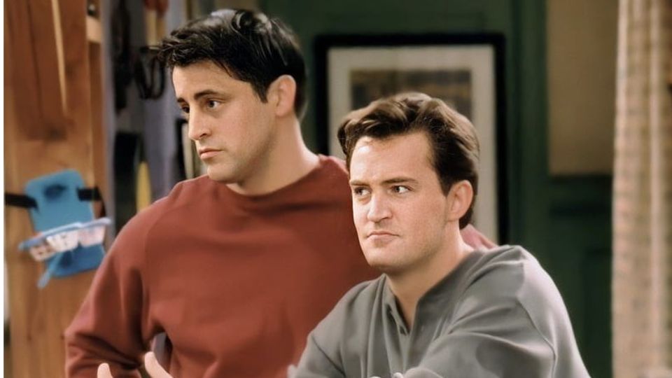 Matthew Perry (izq.) y Matt LeBlanc en la serie Friends