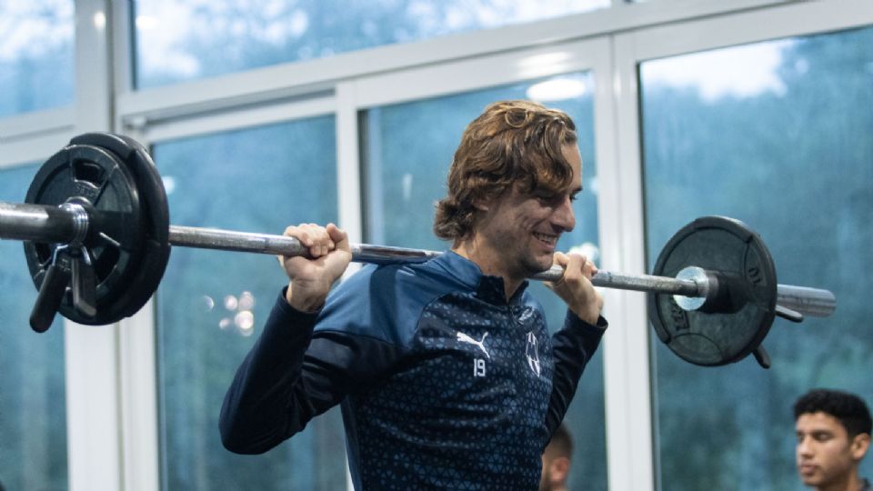 Jordi Cortizo realiza trabajo de gimnasio en una práctica con Rayados