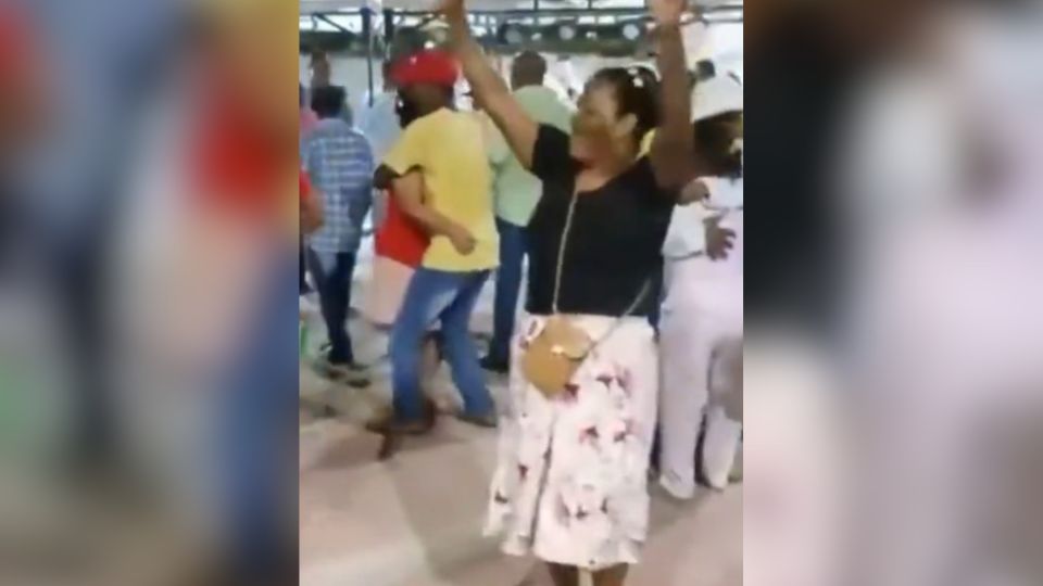 Mujer sufre infarto mientras se encontraba bailando