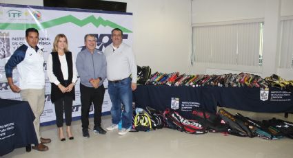 Entrega la Asociación Regiomontana de Tenis Raquetas al INDE