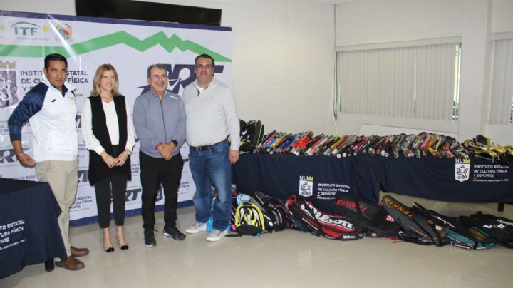Entrega la Asociación Regiomontana de Tenis Raquetas al INDE