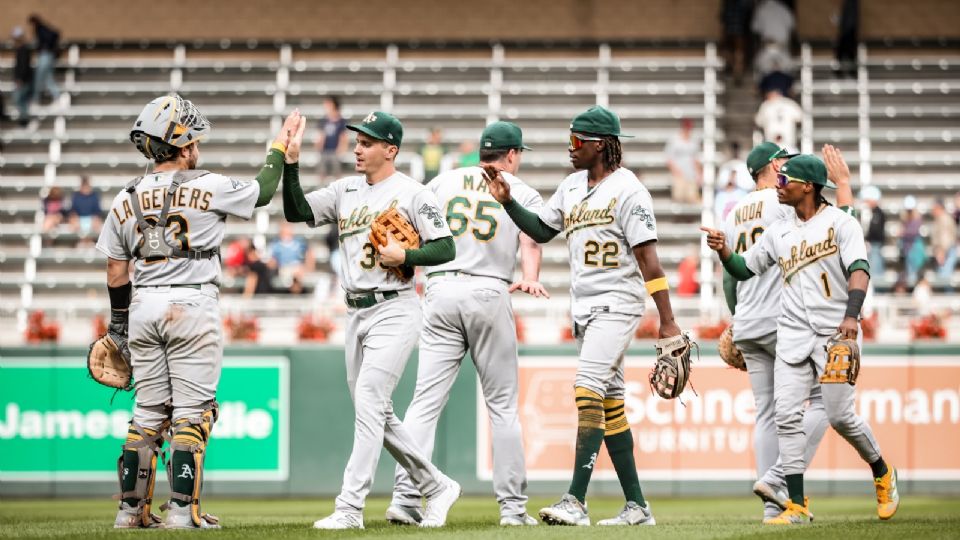 Los Atléticos jugarían una temporada más en Oakland antes de comenzar su mudanza