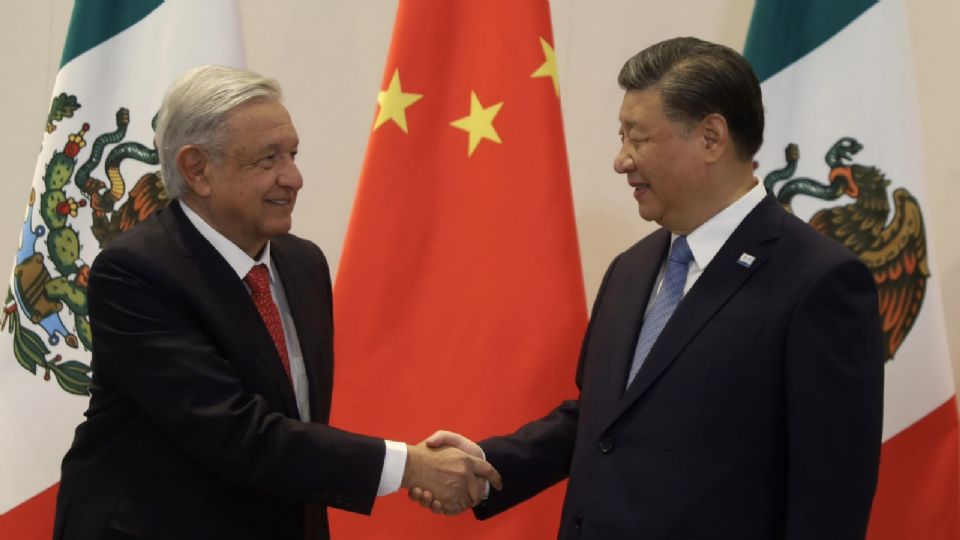 Andrés Manuel López Obrador saluda a Xi Jinping, presidente de China | Twitter / @lopezobrador_