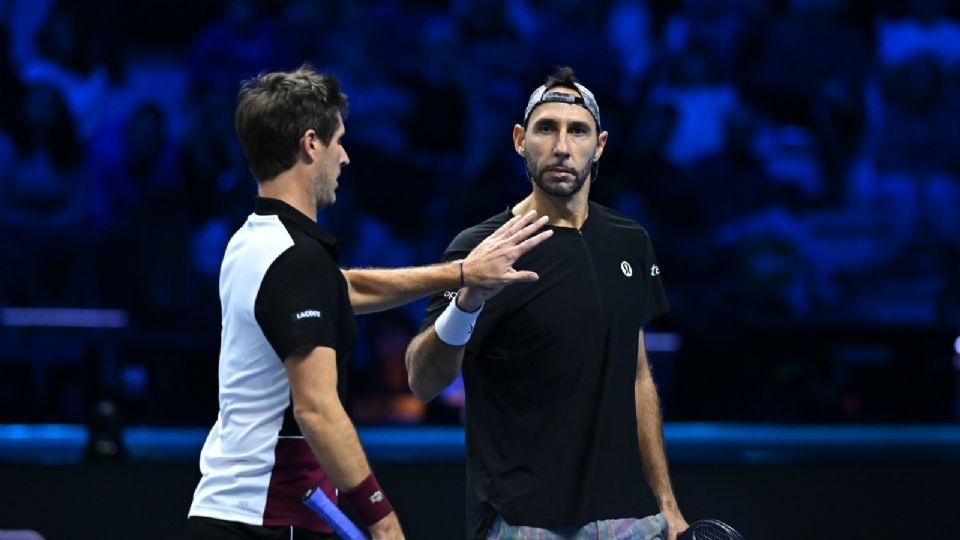 El mexicano Santiago González y el francés Edouard Roger-Vasselin, pareja más veterana del torneo, se metieron en las semifinales de las ATP Finals tras vencer a la dupla número uno del mundo.