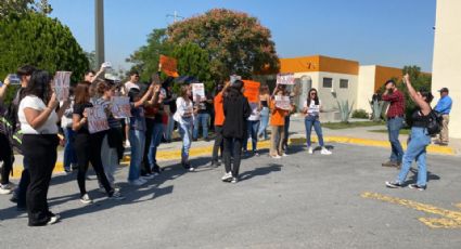 Alumnos de la Facultad de Comunicación protestan contra terna de posibles directores