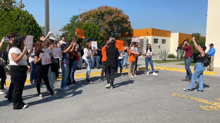 Alumnos de la Facultad de Comunicación protestan contra terna de posibles directores