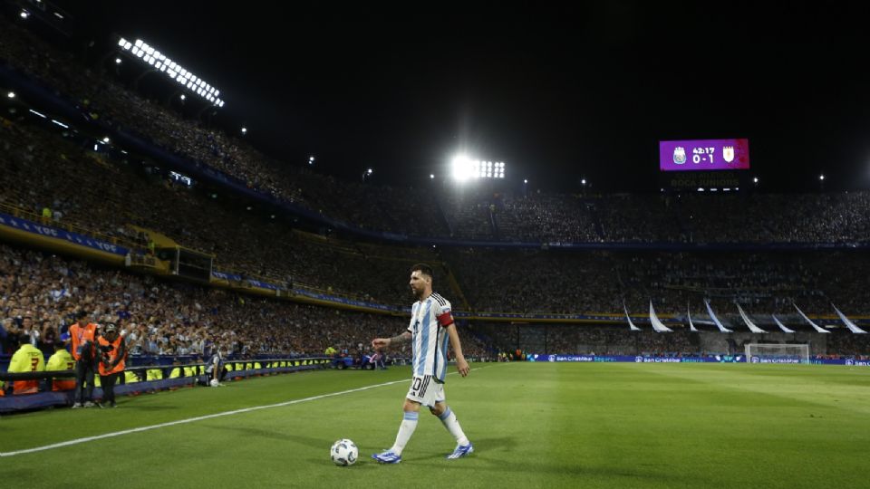 Lionel Messi durante el partido entre Argentina y Uruguay disputado en 'La Bombonera'