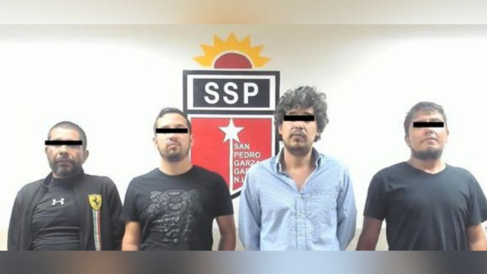 Los cuatro hombres detenidos en San Pedro.