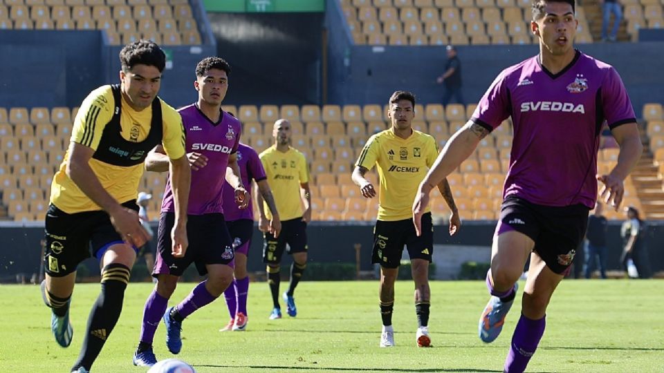 El partido tuvo lugar en el Estadio Universitario a puerta cerradas.