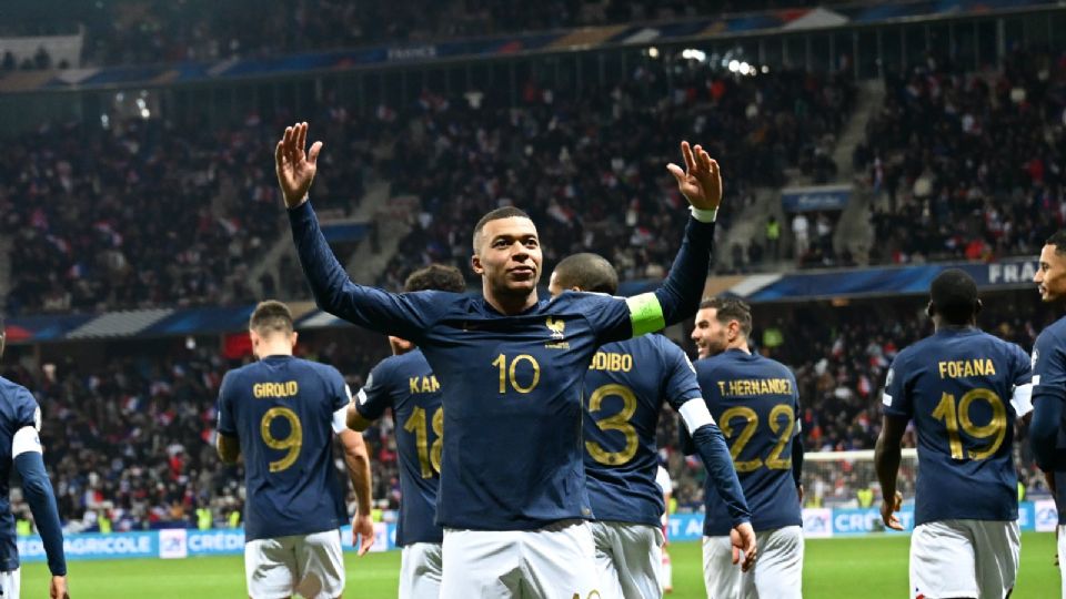 Kylian Mbappé colaboró con un triplete y una asistencia.