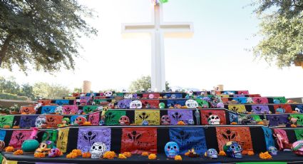 Panteón de San Pedro se llena de color y folclor este Día de Muertos