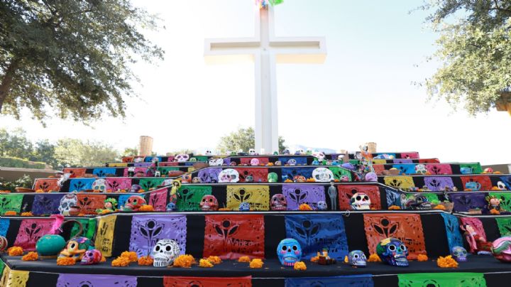 Panteón de San Pedro se llena de color y folclor este Día de Muertos