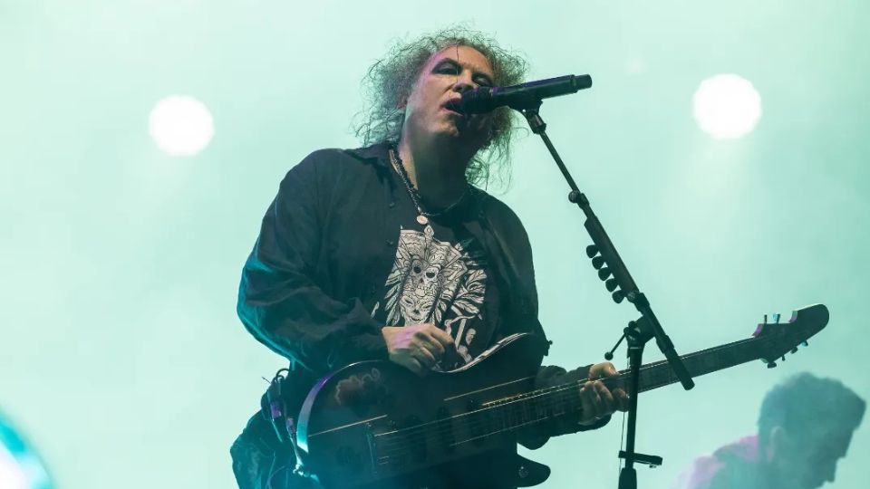 Roberth Smith, de The Cure, con camiseta de Mictlantecuhtli | Facebook / Festival Corona Capital