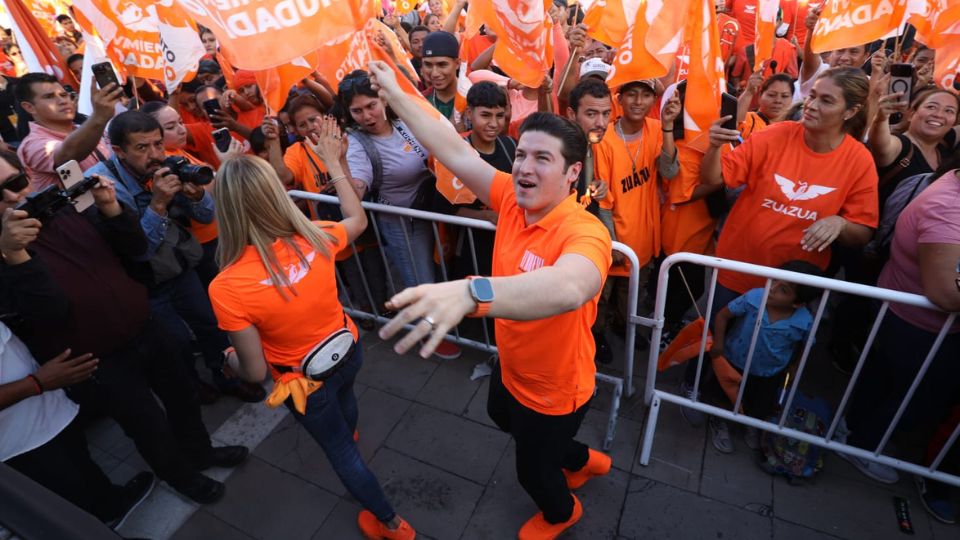 Samuel García a su llegada a la explanada del Museo de Historia para el inicio de su precampaña presidencial.