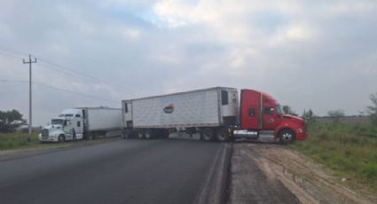 Cártel ataca pipas y bloquea carretera en Tamaulipas