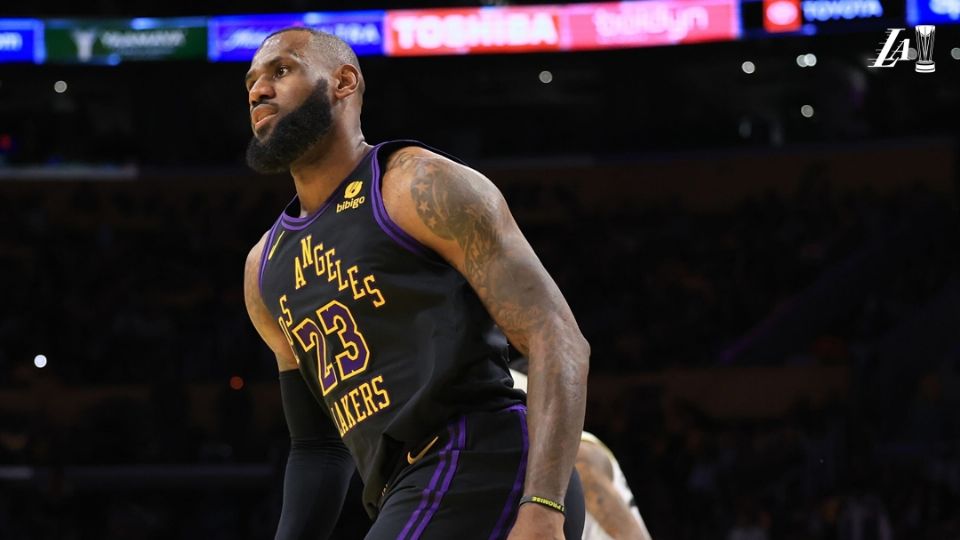 King James es el primer jugador en la historia de la NBA que supera los 39 mil puntos, un registro (39.012) que se antoja inalcanzable para nadie en las próximas décadas.