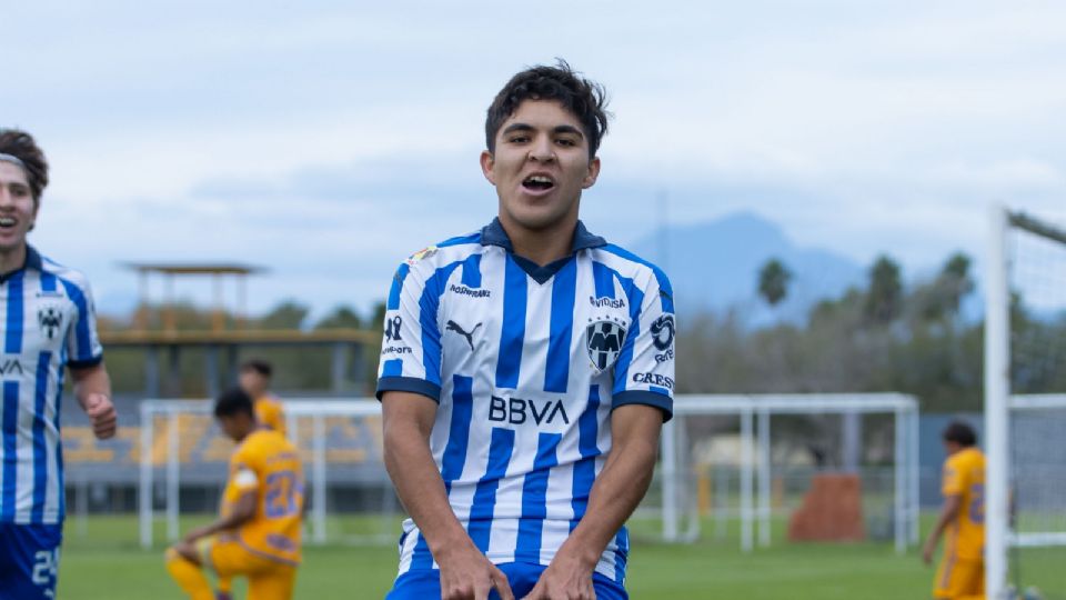 Cristian Reyes, jugador de Rayados, celebra la anotación ante Tigres en el partido de Ida de la Semifinal Regia del Apertura 2023