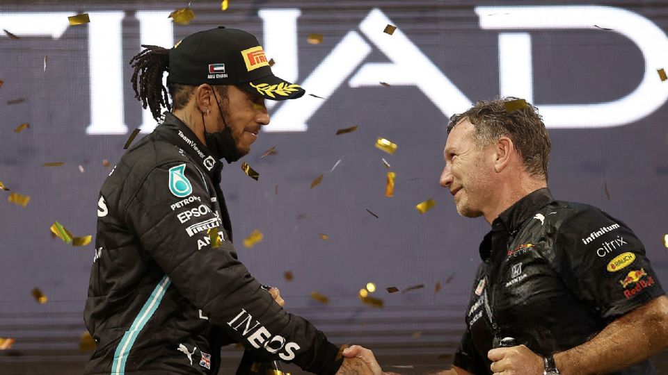 Christian Horner, director de Red Bull Racing, reveló que el piloto de Mercedes, Lewis Hamilton, se ha acercado con él en varias ocasiones, la última a principios de 2023.