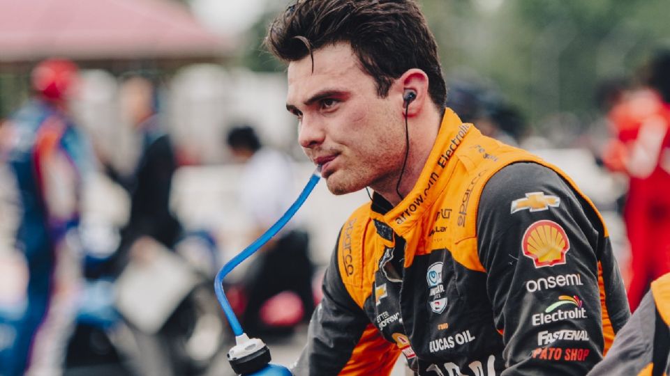 Pato O'Ward, en el 2024, deberá mezclar su trabajo como piloto en la IndyCar y ser reserva del equipo McLaren en la Fórmula 1.